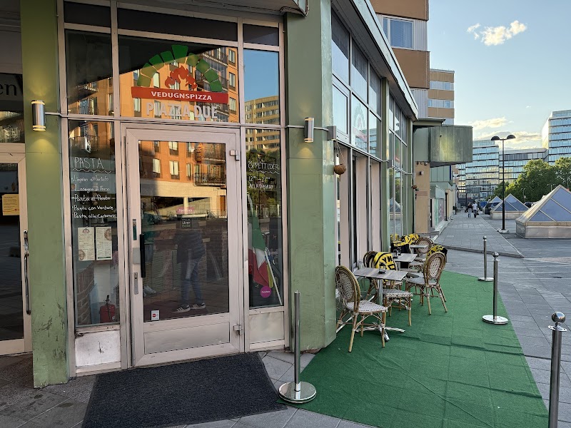 Brand i lokal i flerbostadshus i Solna – ingen skadad