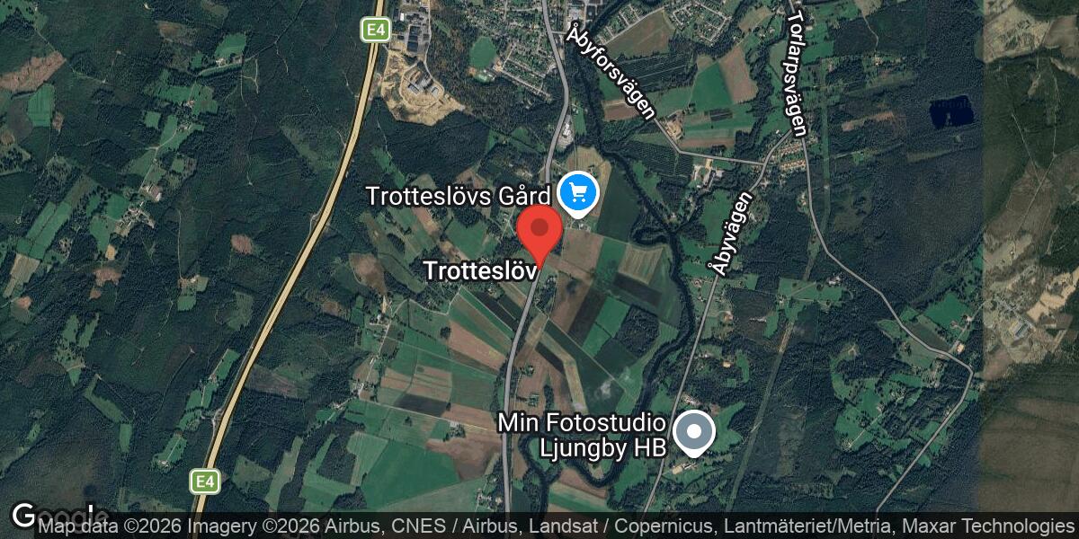 Trafikolycka med flera fordon på väg 568 mellan Ljungby och Lagan