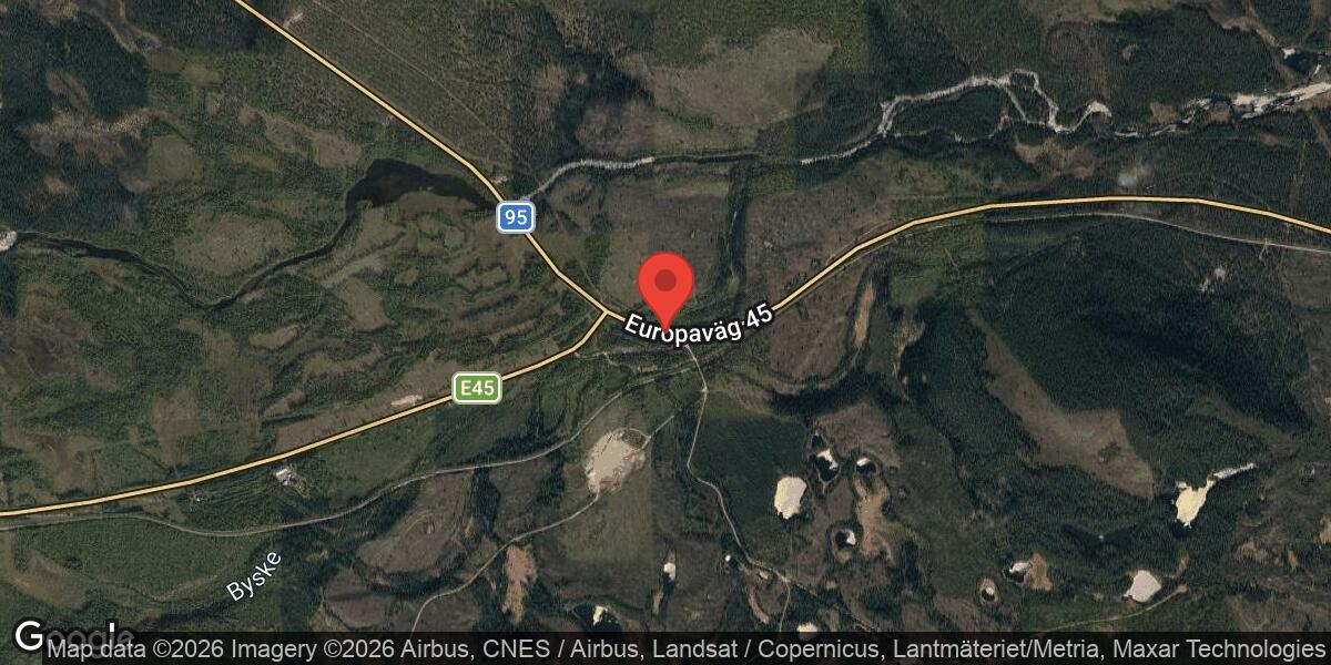 Lastbil körde av vägen på väg 95 mellan Ravenberget och Allejaur