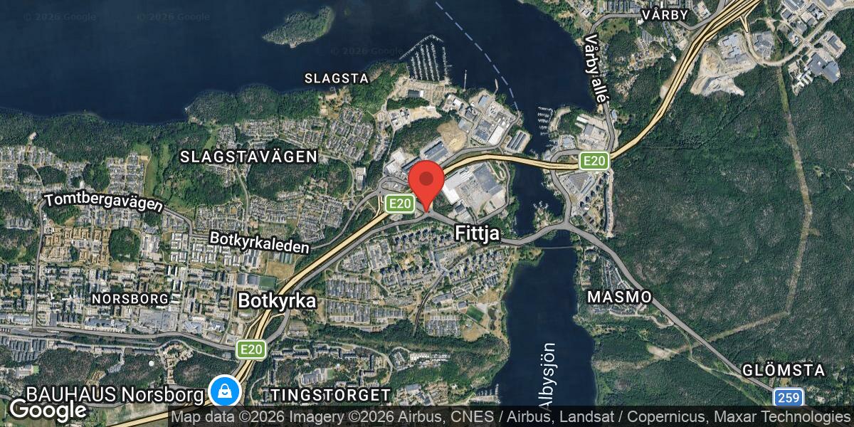 Flera fordon inblandade i krock på väg 259 vid Fittja