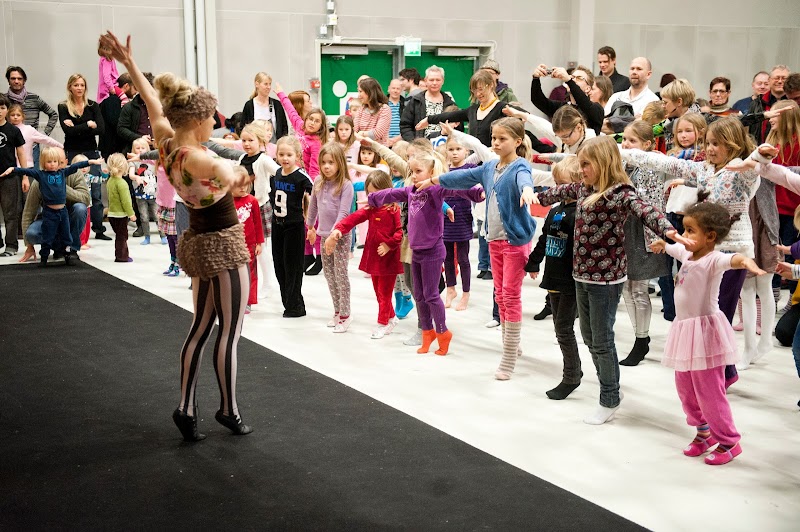 Space Wire – balansperformance av Klara Mossberg