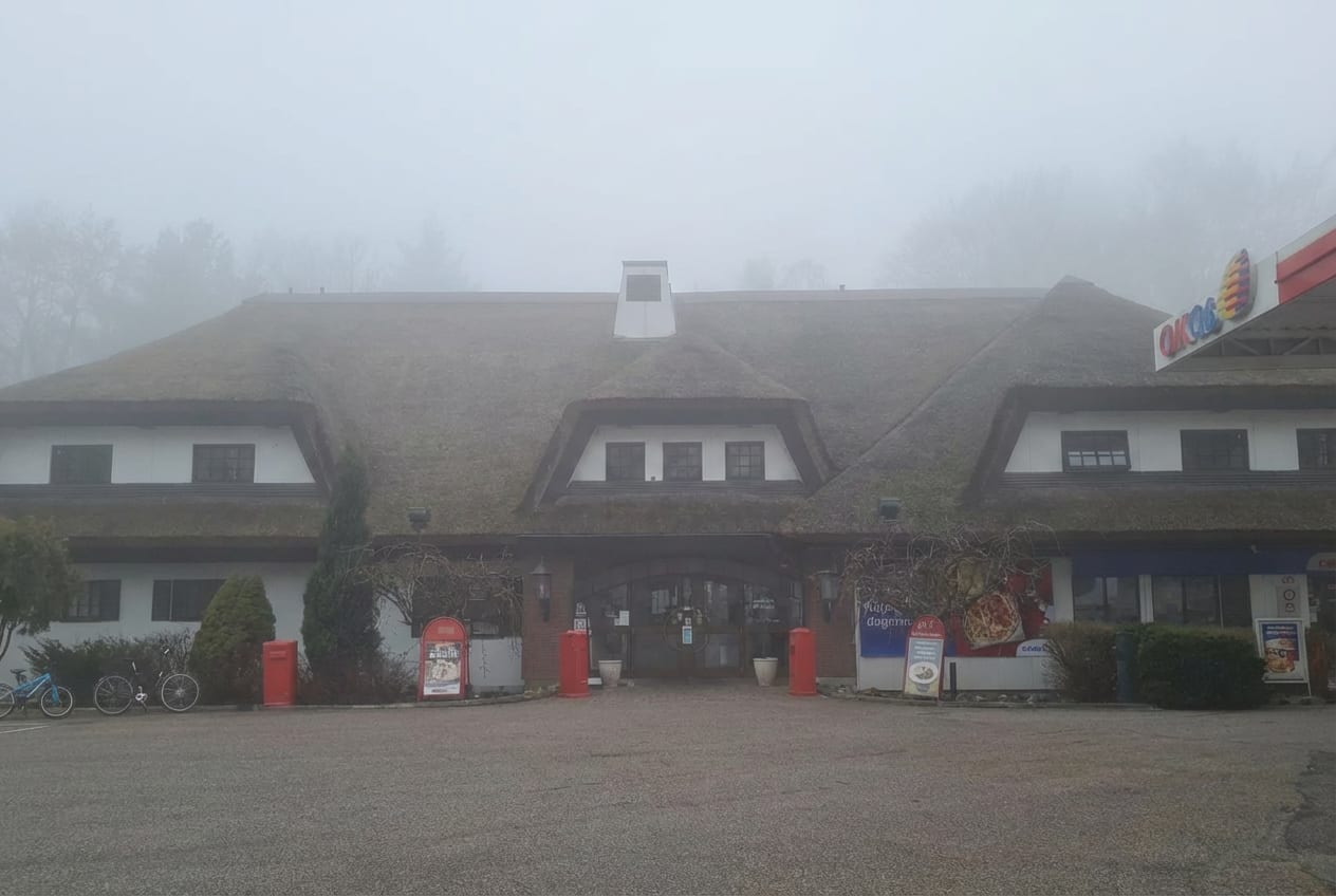 Flera inbrott och en trafikolycka rapporterade i Västra Götaland under natten