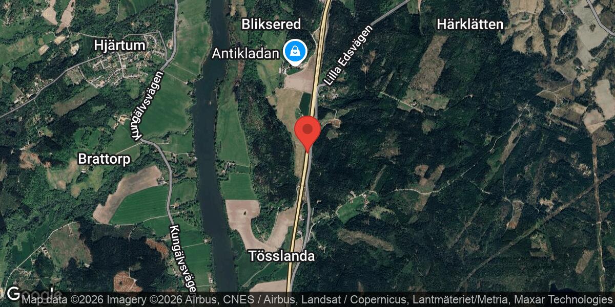 Olycka mellan lastbil och personbil på E45 vid Lilla Edet