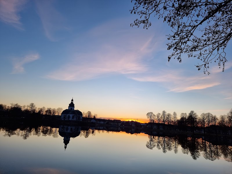 Brand i villa och misstänkt olovlig körning i Värmland under natten