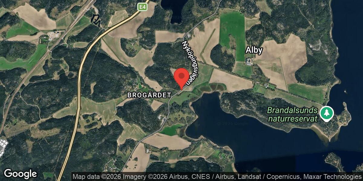 Nedfallet träd orsakar begränsad framkomlighet på väg 525 mot Vagnhärad