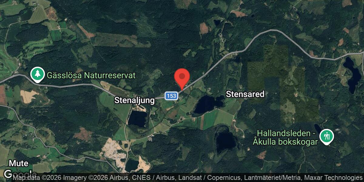 Personbil körde i diket vid Brännhult – stor påverkan på väg 153