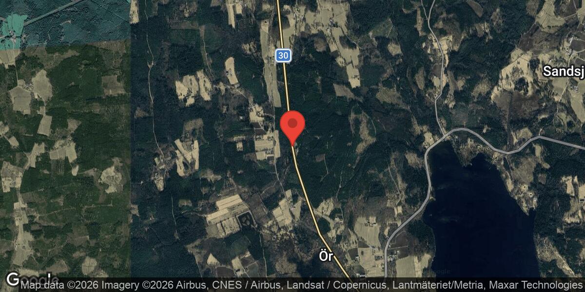 Singelolycka med lastbil stängde av väg 30 norr om Ör