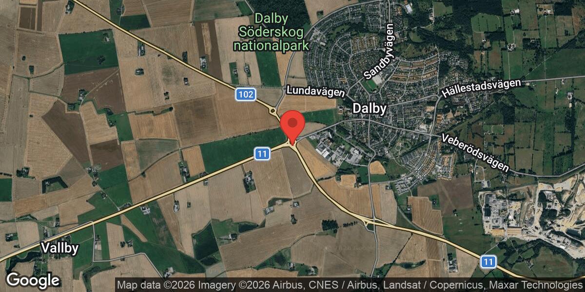 Singelolycka med lastbil vid Dalby påverkar väg 11 i båda riktningarna