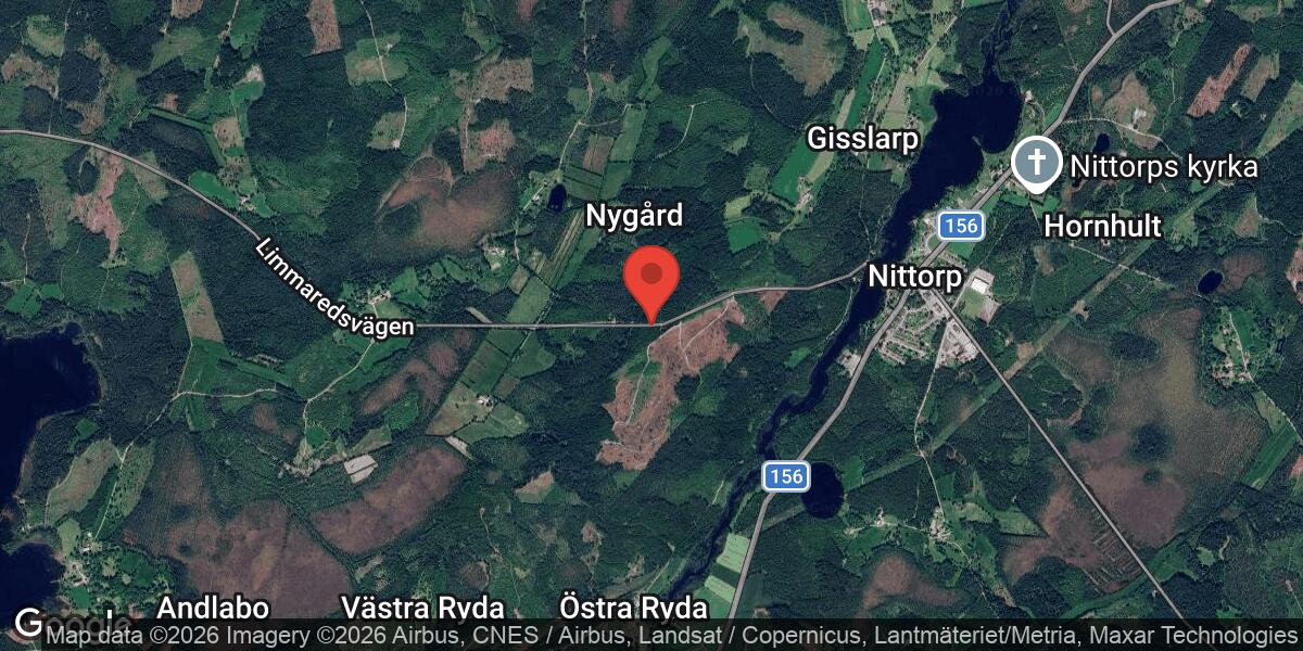 Trafikolycka med flera fordon väster om Nittorp – växelvis trafik på väg 1720