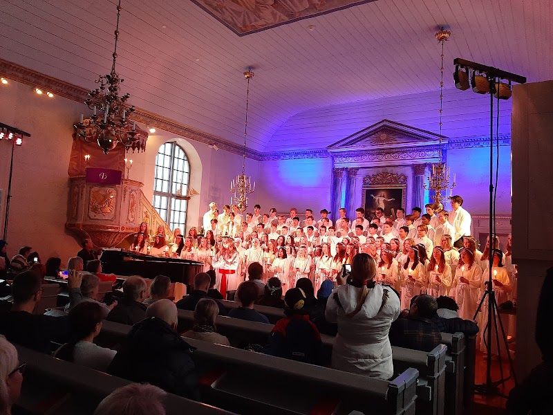 Lycksele kyrka: stadens vita hjärta vid Umeälven