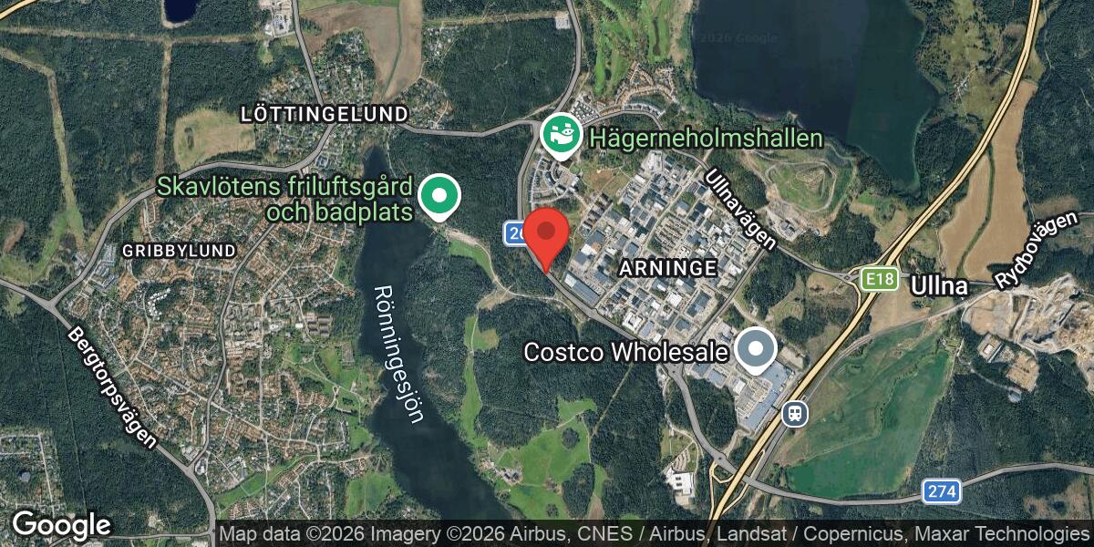 Personbil i diket på väg 264 mellan Arninge Centrum och Hägerneholm