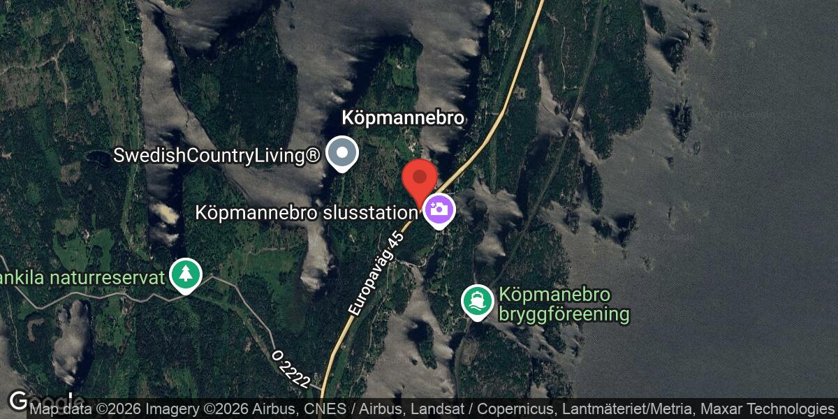 Personbil körde in i mitträcke på E45 vid Köpmannebro – stor påverkan i riktning mot Göteborg