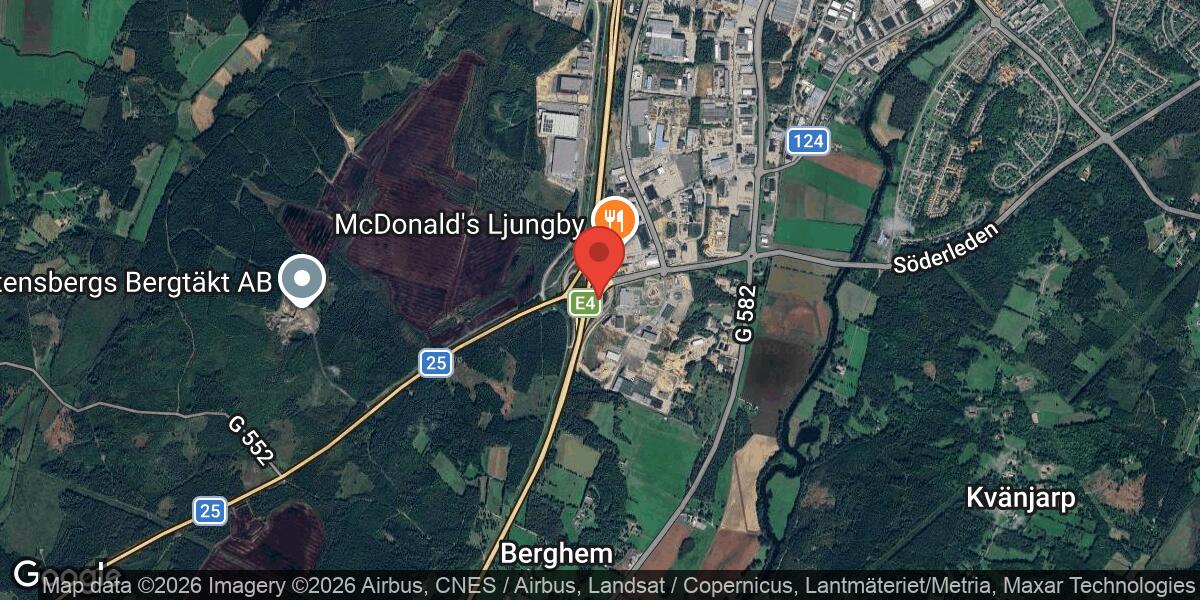 Fordonshaveri med stillastående buss på väg 25 väster om Ljungby