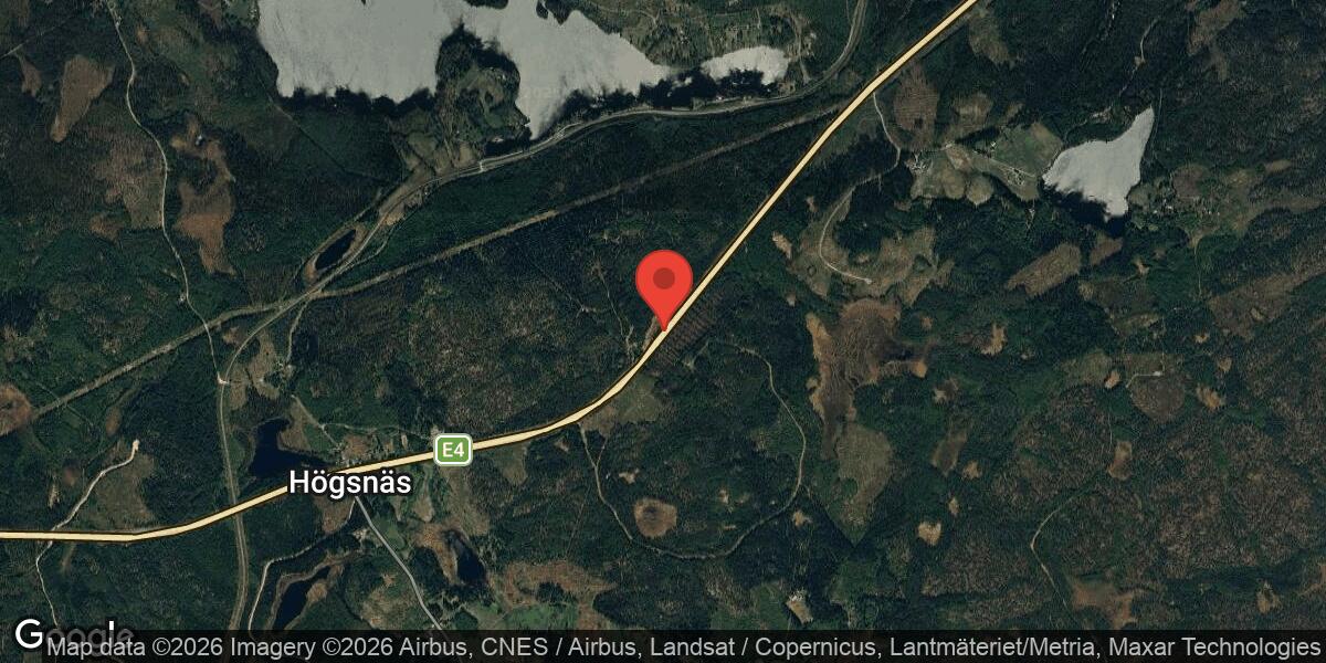 Kollision mellan lastbil och personbil på E4 vid Häggsjön