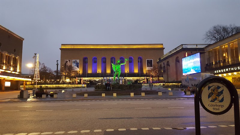 Zement, Östersjöar och liveartister på Monument