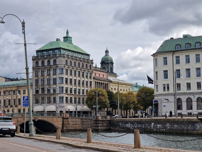 Specialtillverkade badstegar och omklädningsrum på Göteborgs badplatser