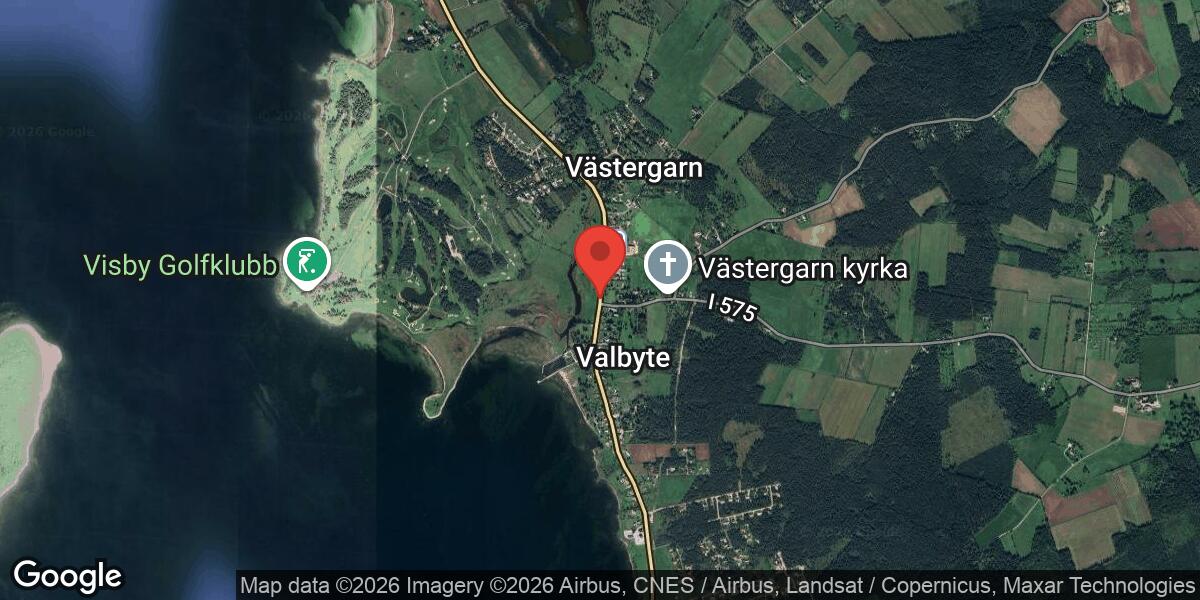 Vägarbete med stolpar på väg 140 vid Västergarn pågår