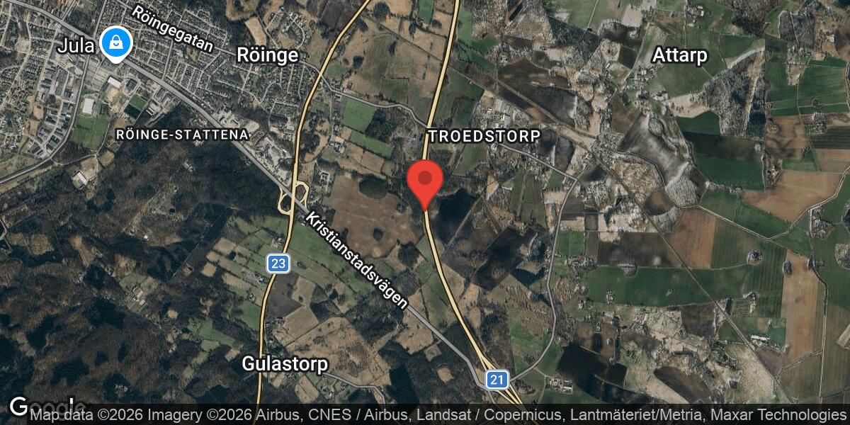 Stillastående lastbil på Väg 21 mellan Läreda och Ignaberga