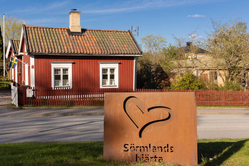 Rånförsök, inbrott och bråk under natten i Södermanlands län