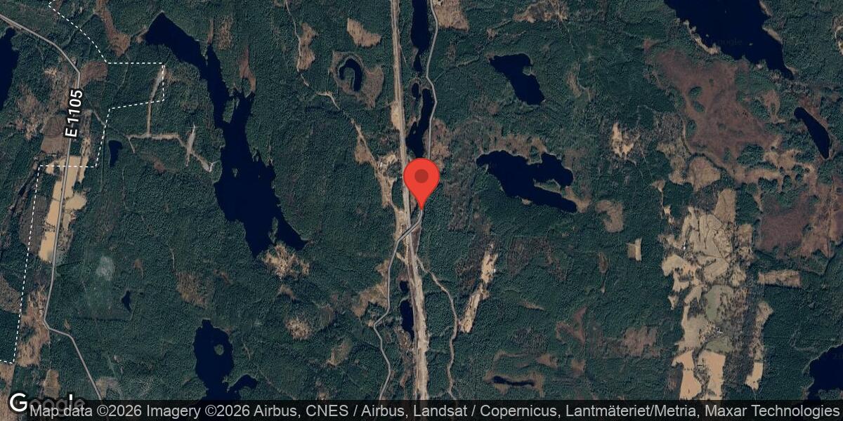 Nedfallet träd blockerade väg 1092 vid Jakobshyttan