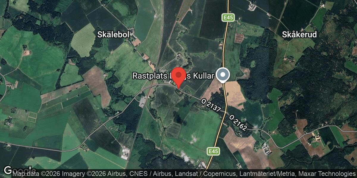 Nedfallet träd blockerade väg 2137 mellan S Myckeläng och Bergarud