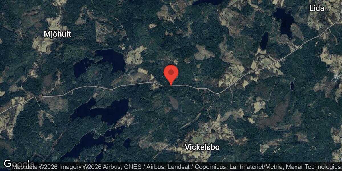 Nedfallet träd blockerar väg 571 mellan Sandvik och Lidhult