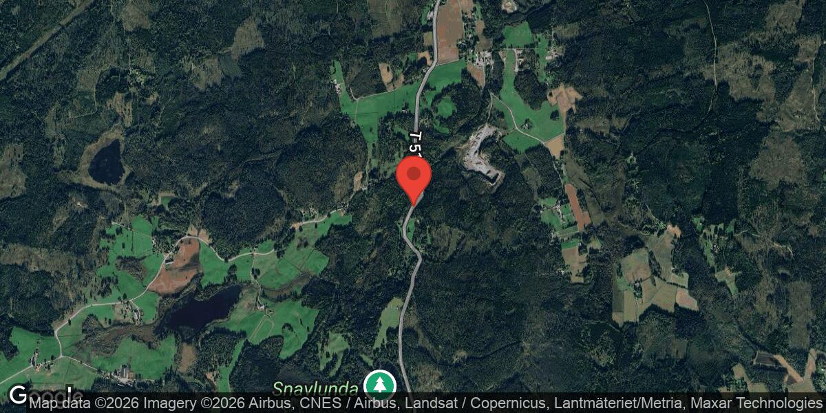 Nedfallet träd blockerade södergående körbana på väg 517