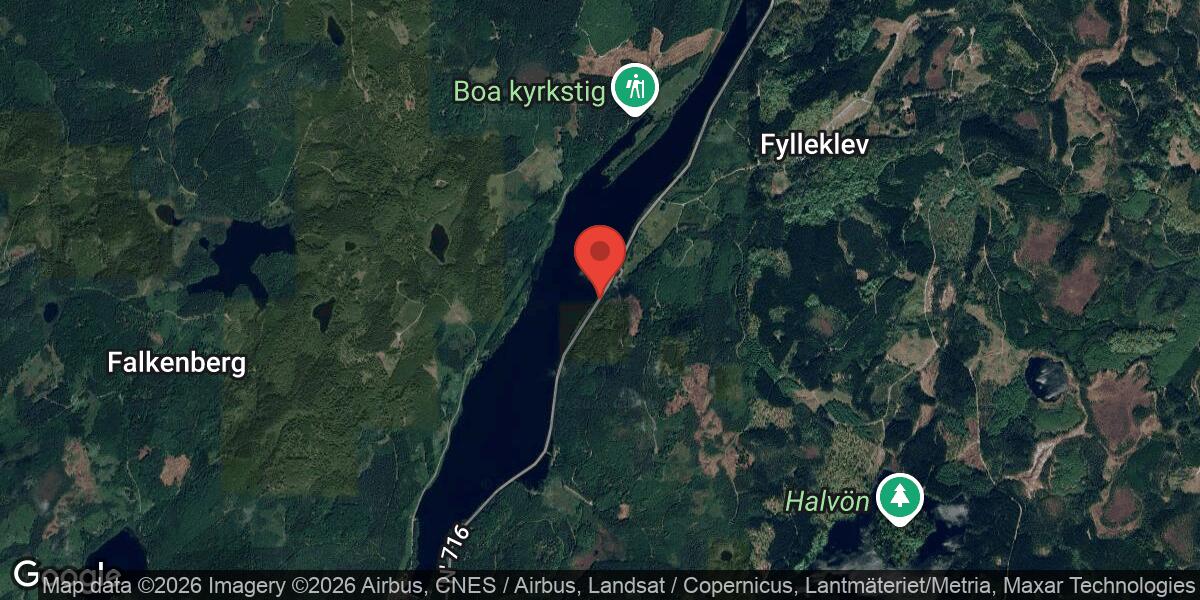 Nedfallet träd blockerar väg 716 vid Kleva Berg