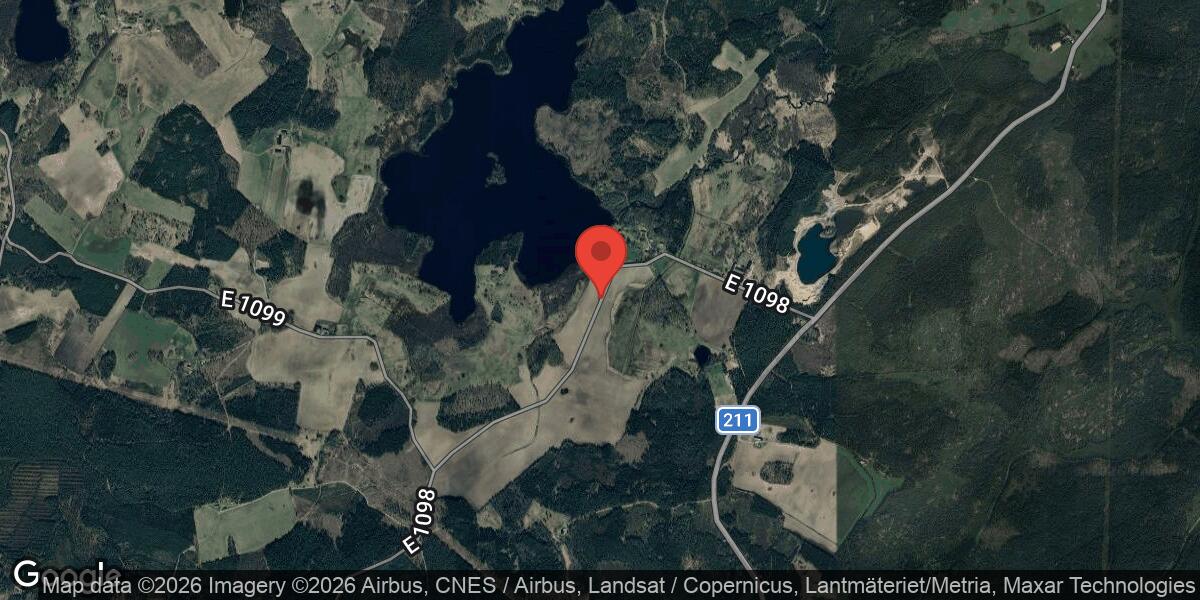 Nedfallet träd påverkar väg 1098 mellan Skalleby och Modal