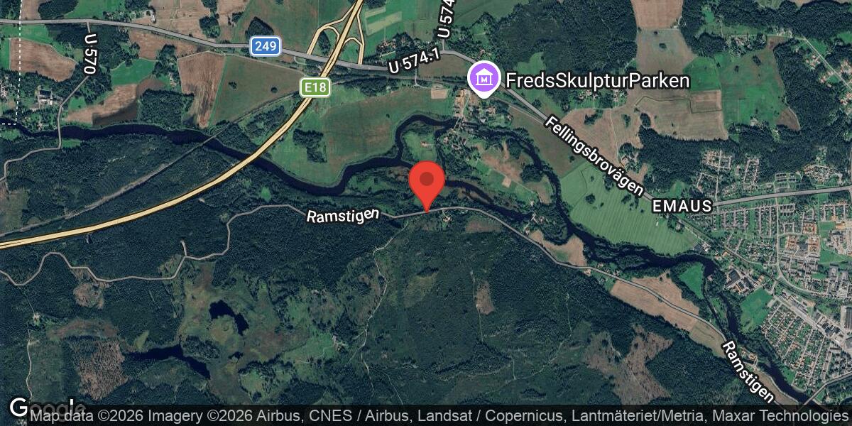 Nedfallet träd blockerade väg 571 mellan Röfors och Hammartorp