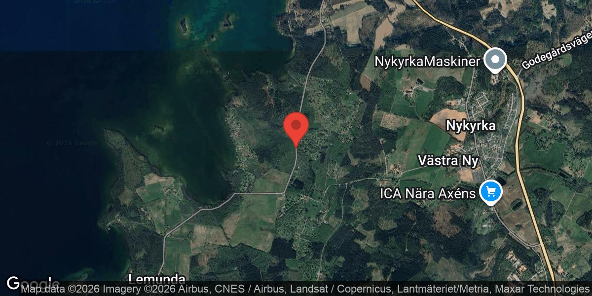 Träd föll över väg 1081 mellan Kavelbäck och Stenbacka