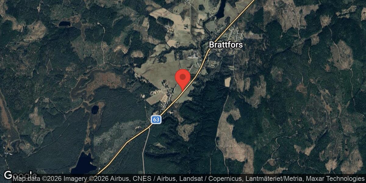 Nedfallet träd blockerade södergående trafik på väg 63 mot Karlstad