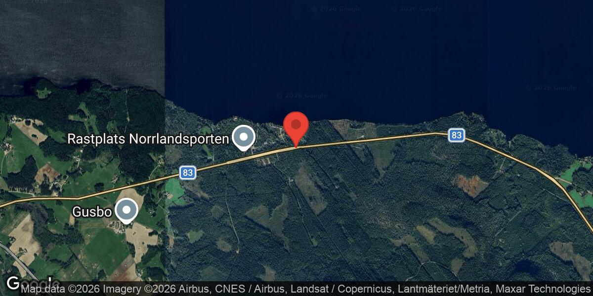 Olycka mellan personbil och älg på väg 83 vid Kuppen