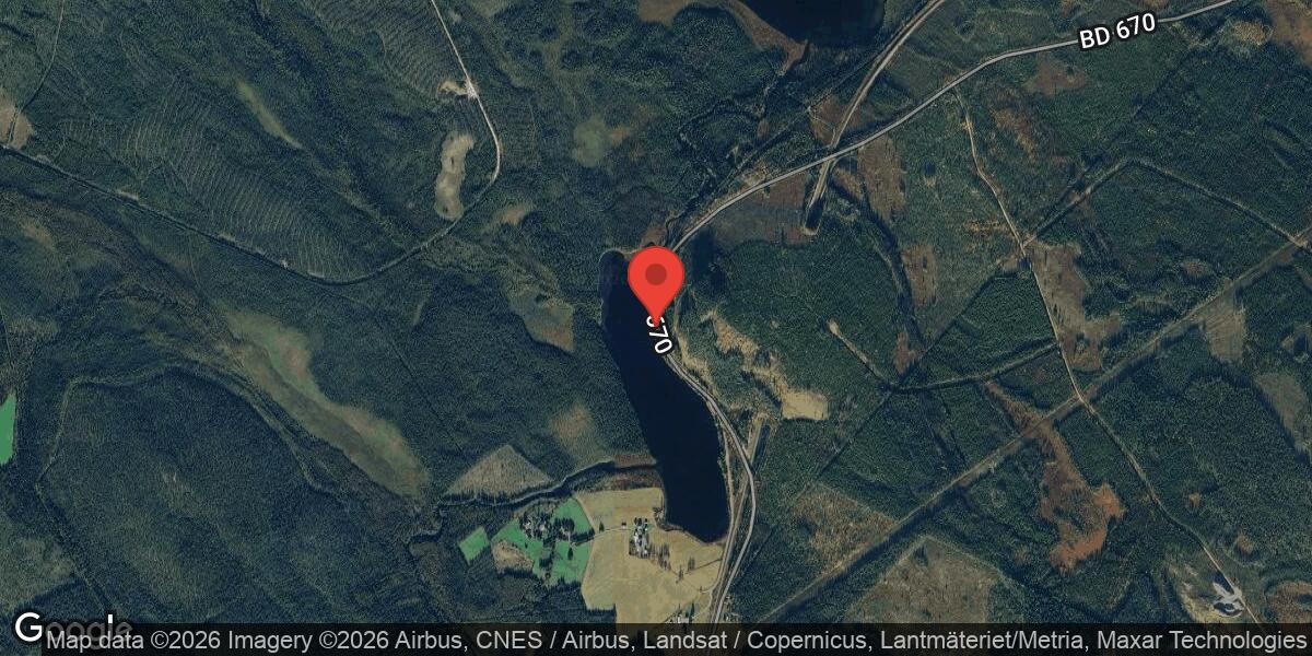 Stillastående traktor orsakar begränsad framkomlighet på väg 670 vid Bergträsk