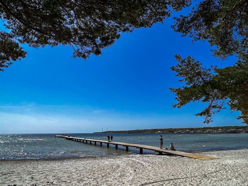 Hällevik – fiskeläget som lever: hamn, bad och festivaler vid Listerlandet