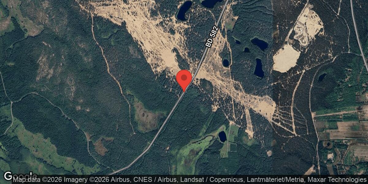 Hinder på vägbanan stänger väg 582 mellan Selet och Rödberget