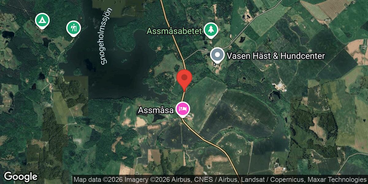 Fordonshaveri med stillastående traktor på Väg 13 vid Assmåsa