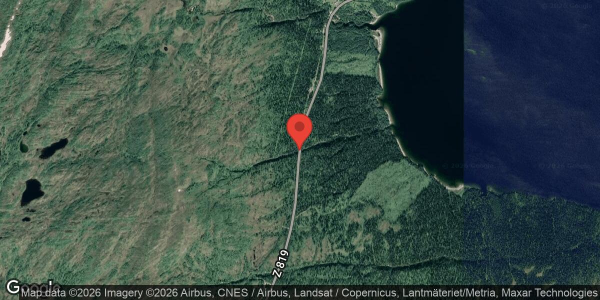 Trafikolycka med två personbilar vid Vallåsen påverkar väg 819