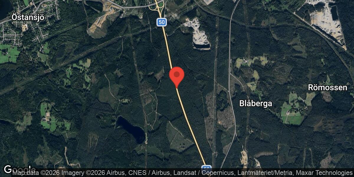 Vägarbete med sopning på Väg 50 mellan Österäng och Trafikplats Brändåsen