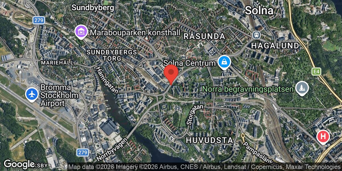 Bärgning efter personbil i mittkörfältet på Frösundaleden