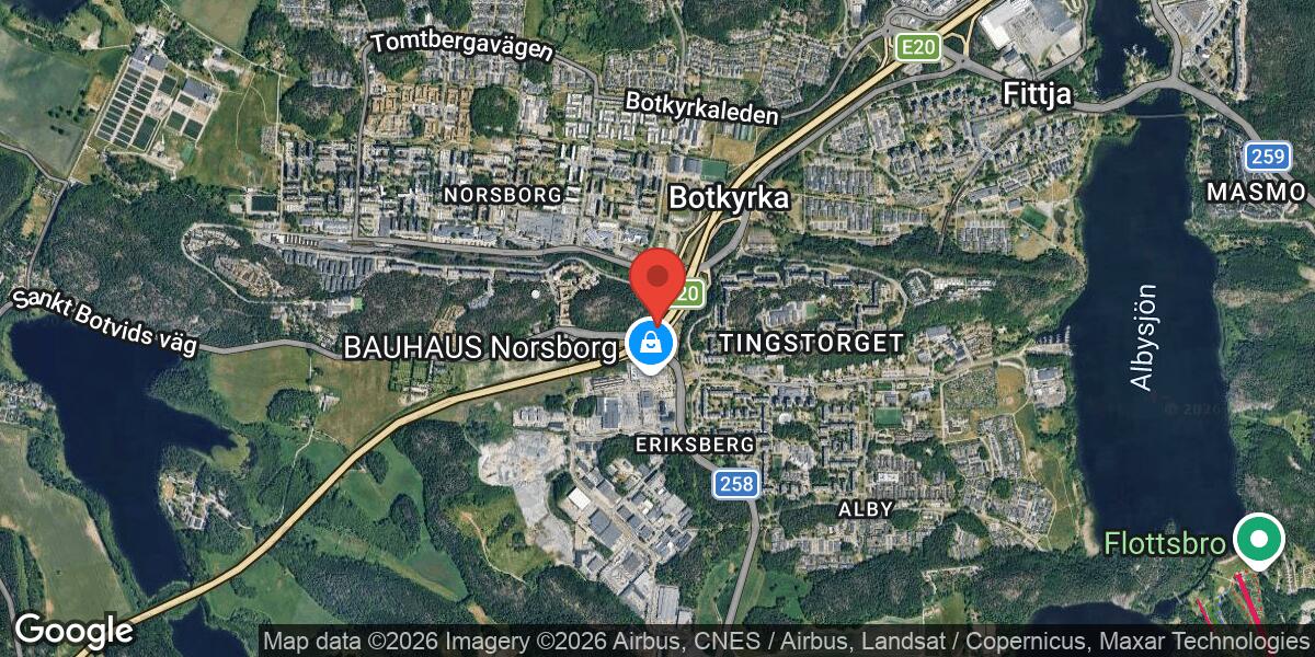 Lastbilshaveri vid Fittja-avfarten på E4 med stor påverkan