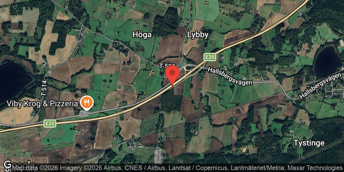 Vägarbete med målning av väglinjer på E20 mot Eskilstuna