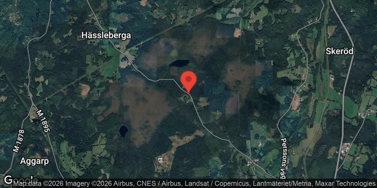 Vägarbete med långsamtgående arbetsfordon på väg 1886 mellan Hillarp och Mala