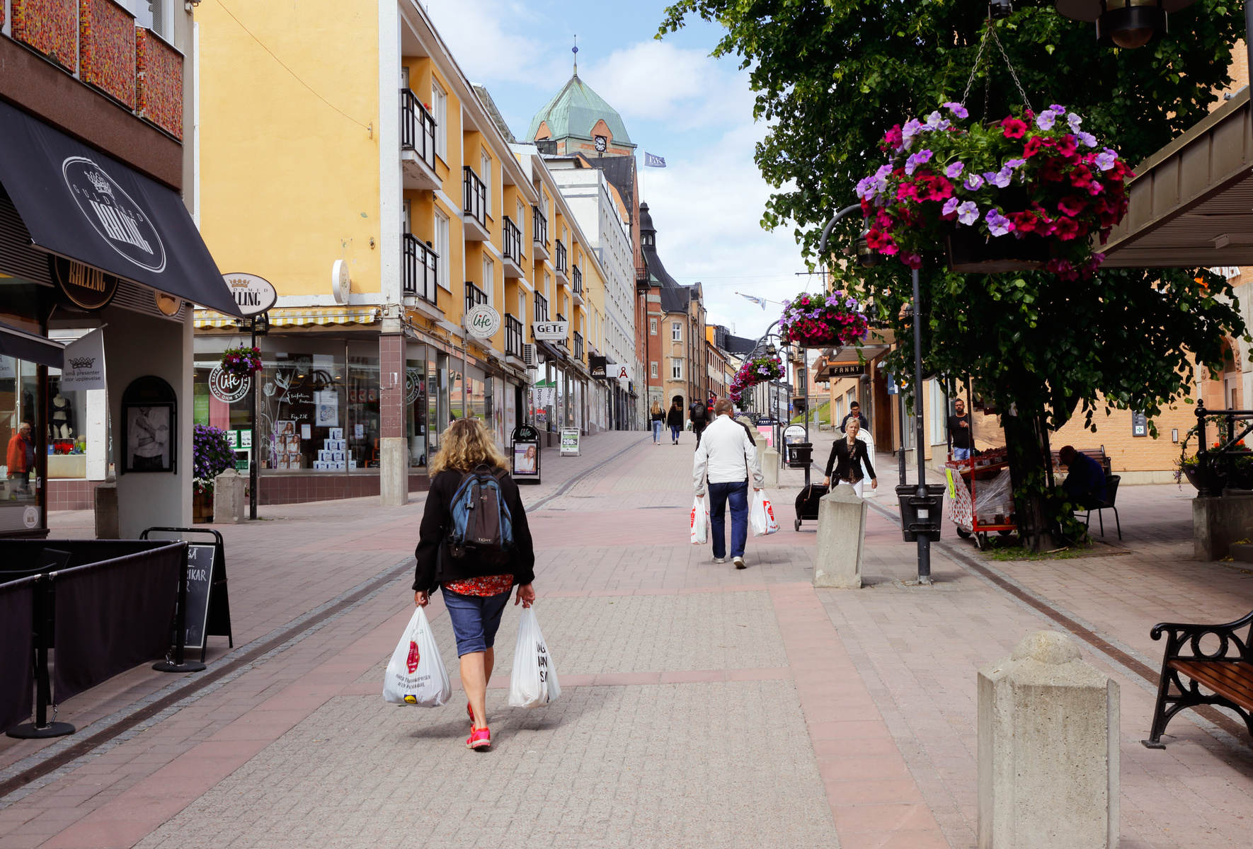 Kvinna misstänks för ringa stöld i matbutik i Härnösand