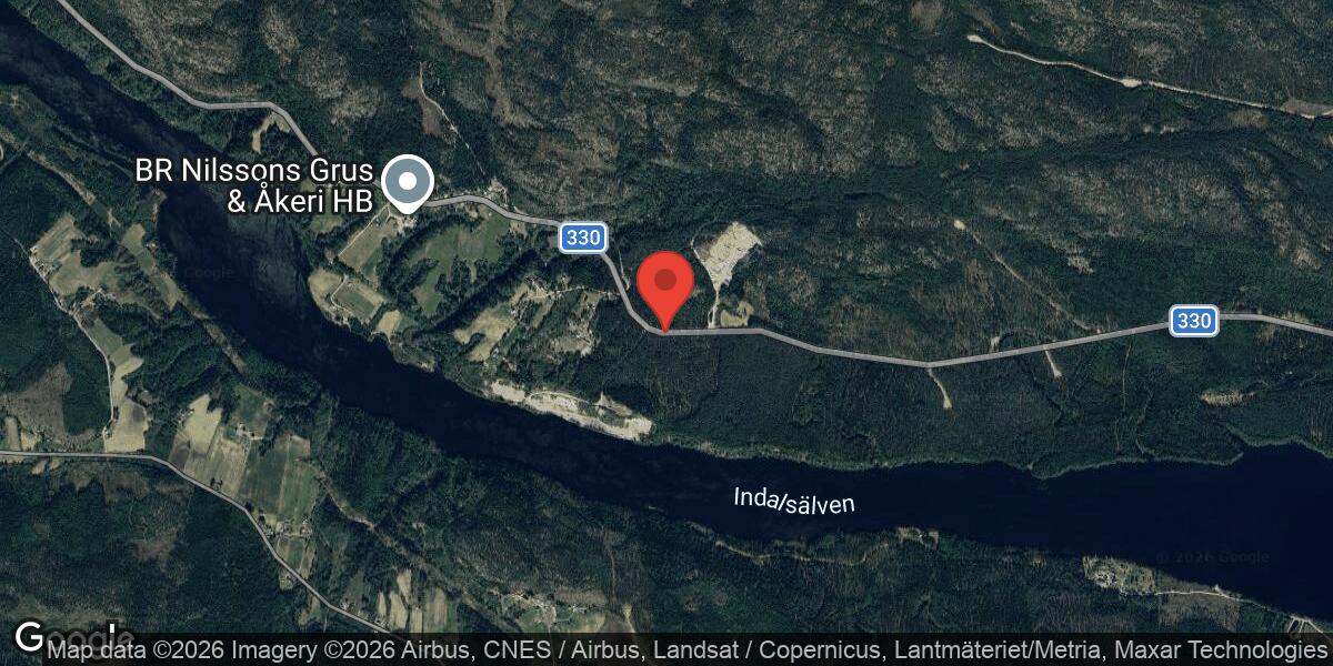 Nedfallet träd blockerar väg 330 vid Stordalen