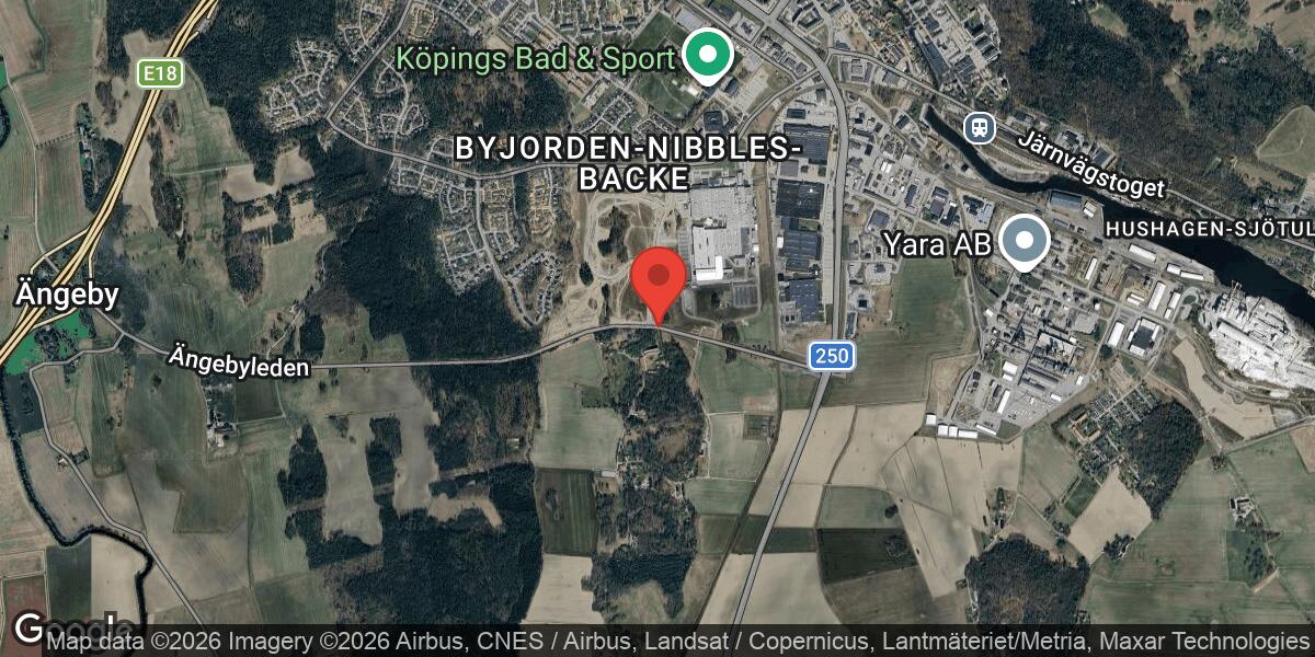 Beläggningsarbete orsakar köbildning på Väg 580 nära Köping