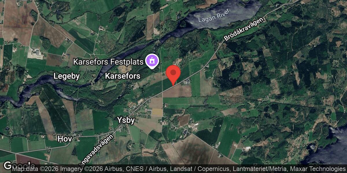 Olja på vägbanan på Väg 529 mellan Ysby Kyrka och Skogaby