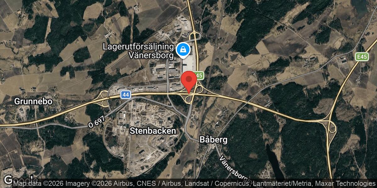 Lastbil med däckhaveri på E45 i Vänersborg