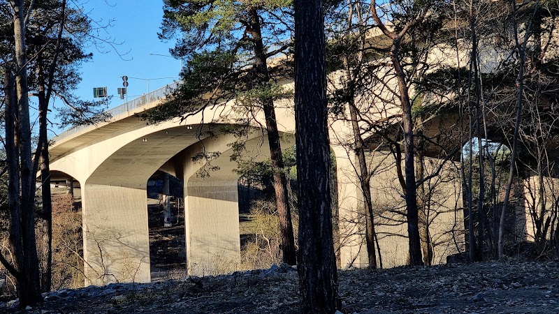 Gång- och cykelbanan vid Huvudsta strand har rustats upp