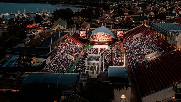 Opera vid havet: Wagner på Tennisstadion under Birgit Nilsson Festival i Båstad